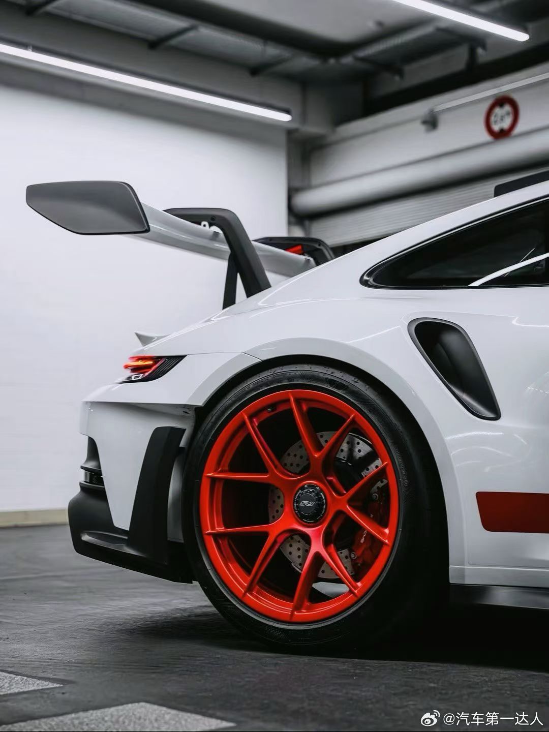 保时捷 GT3RS 欧规带防滚架，高定版配色，特殊配置 
