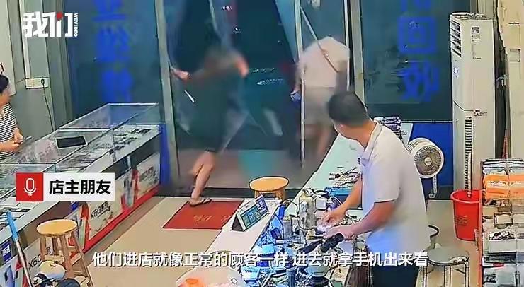 8月2日广西南宁一家手机门店发生抢夺案件。监控画面显示，一男一女两名嫌疑人伪装成