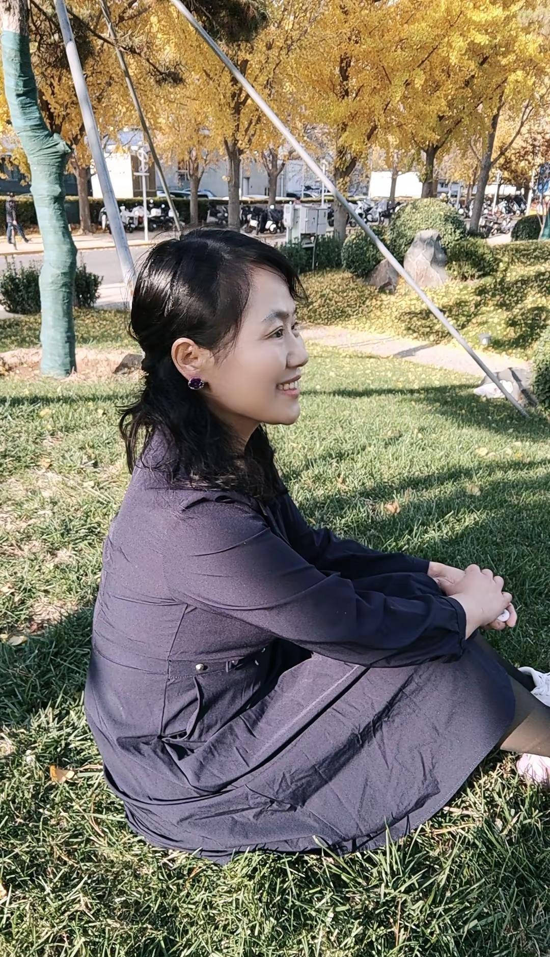 ：世人皆爱惊鸿相逢，可岁月最珍贵的是细水长流的陪伴。它藏在三餐四季，朝朝暮暮，知