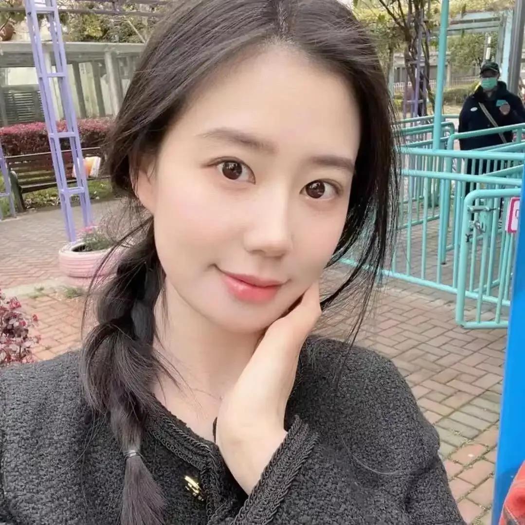 我不喜欢主动找男人约会，可是我又期待男人主动找我约会，男人约我我又不想去，我很矛