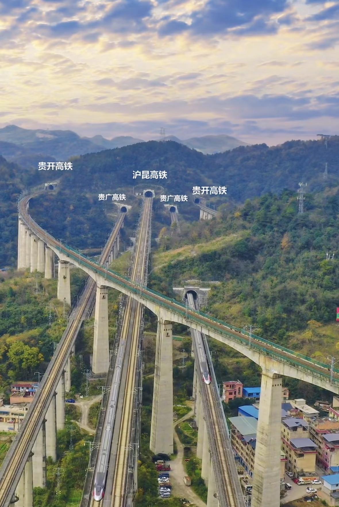 众所周知，贵州全是大平原，所以高铁修的四通八达，江苏全是高原山地，所以苏北修高铁
