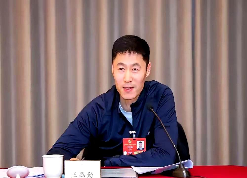 樊振东要是真不回到赛场，洛杉矶这盘棋就得换着下了。
莎头这对王牌，多半也难再一把