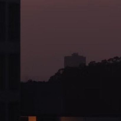 每日一善‎每日一善 贪恋初见时的完整与安稳，抗拒一切自然的流变与褪色。用过度的克