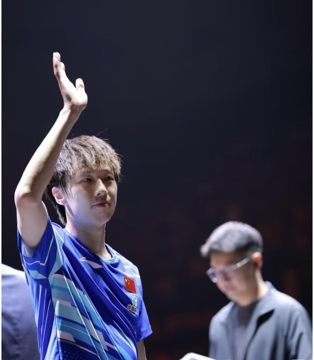 林高远赛后采访哭了，
他说，
我很久没赢球了，渴望找回赢球的感觉，为数不多的国际