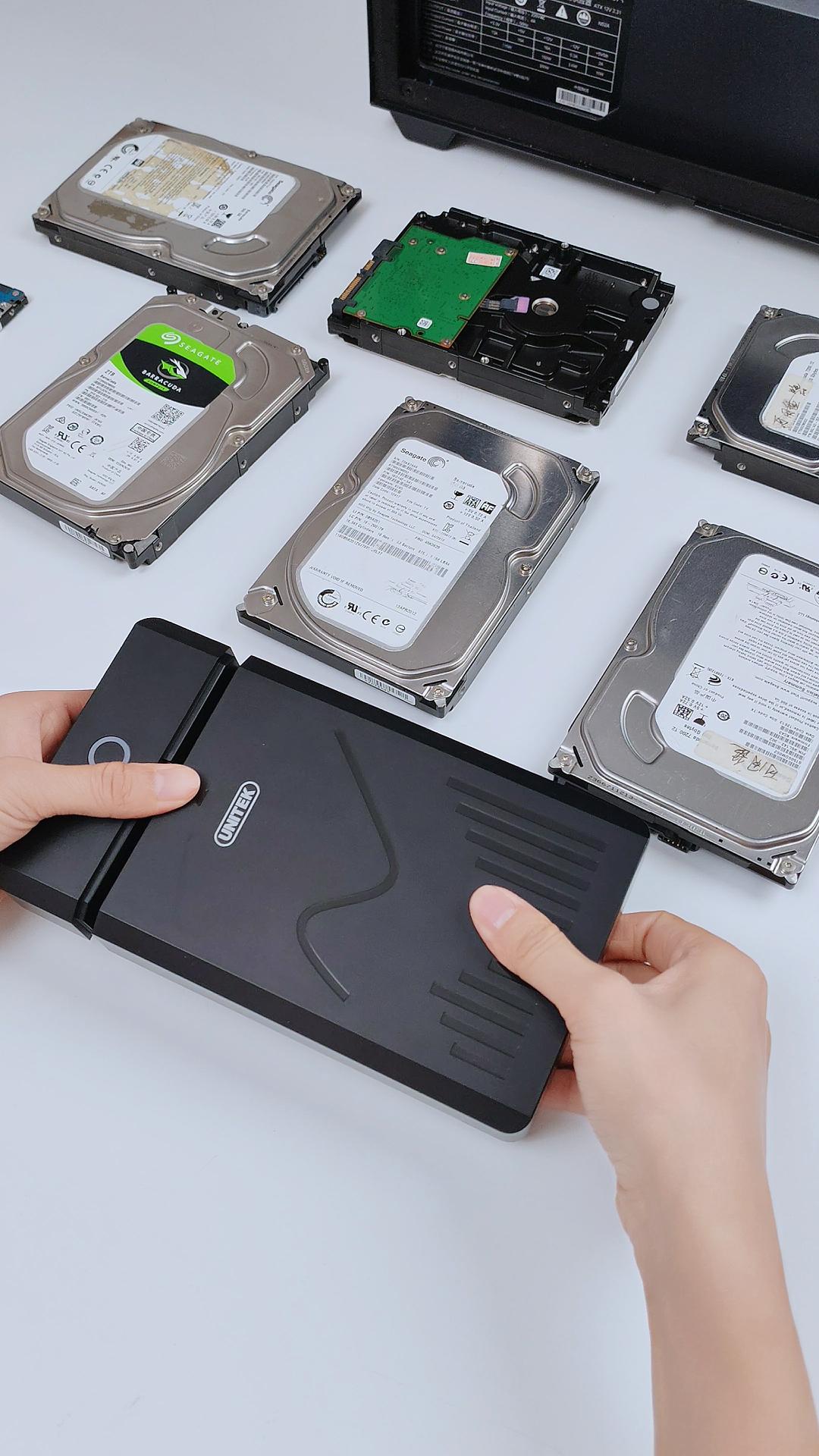 闲置SATA硬盘吃灰，资料没处放？
👉【优越者SATA移动硬盘盒】
✅ 免工具