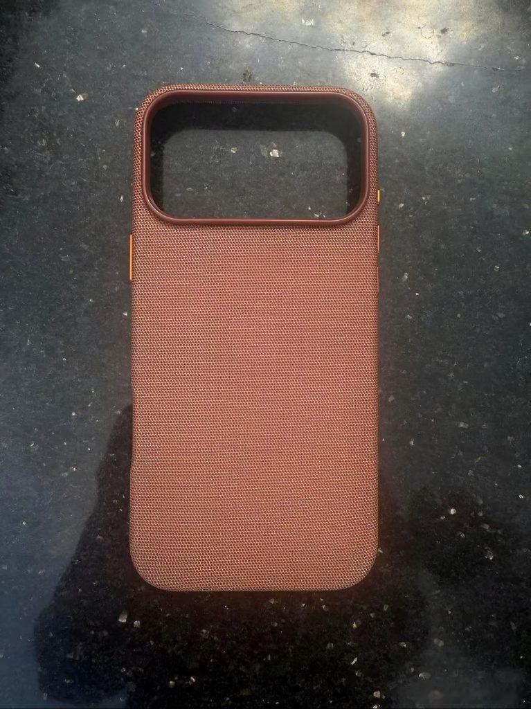 据传是iPhone 17系列官方保护壳之一：TechWoven，依旧使用编织材质