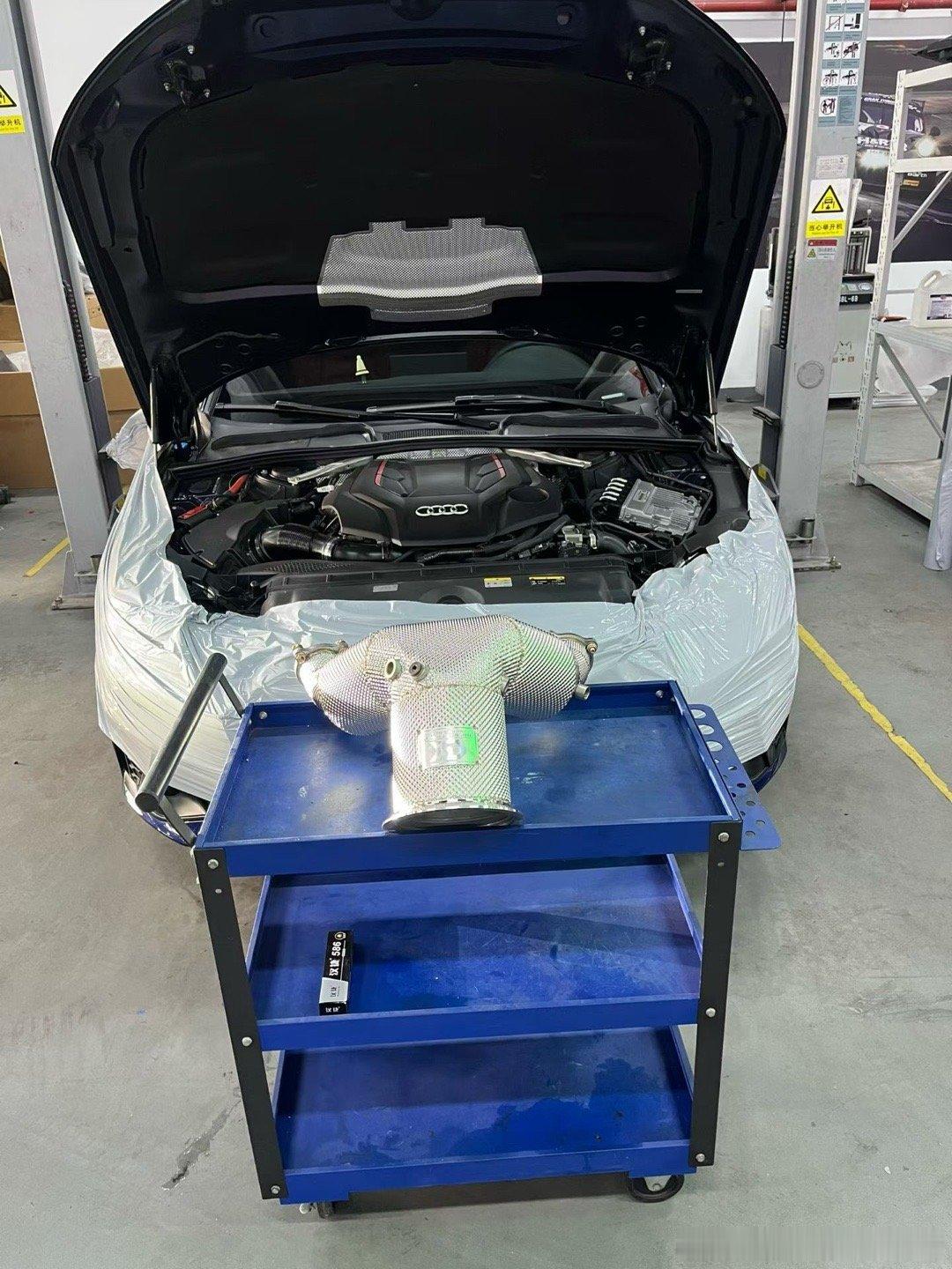 奥迪S4 B9.5  升级CSK隔热头段200目 释放排气声浪，油门响应更快 