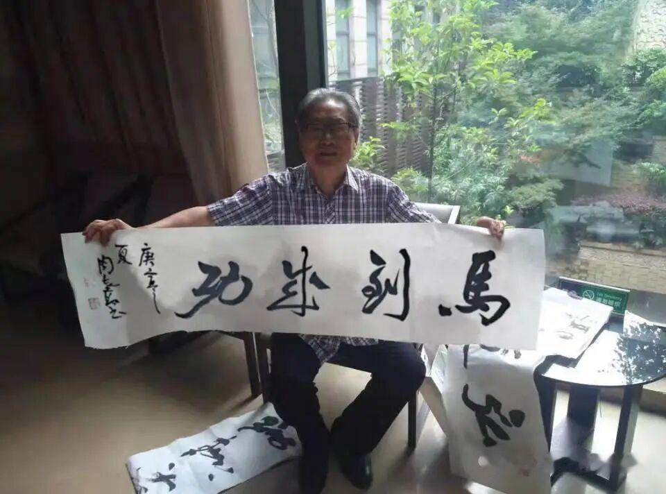 好书法，书法好！上海书法家协会名誉主席周志高老师作品！优点：一是墨黑纸白，对比强