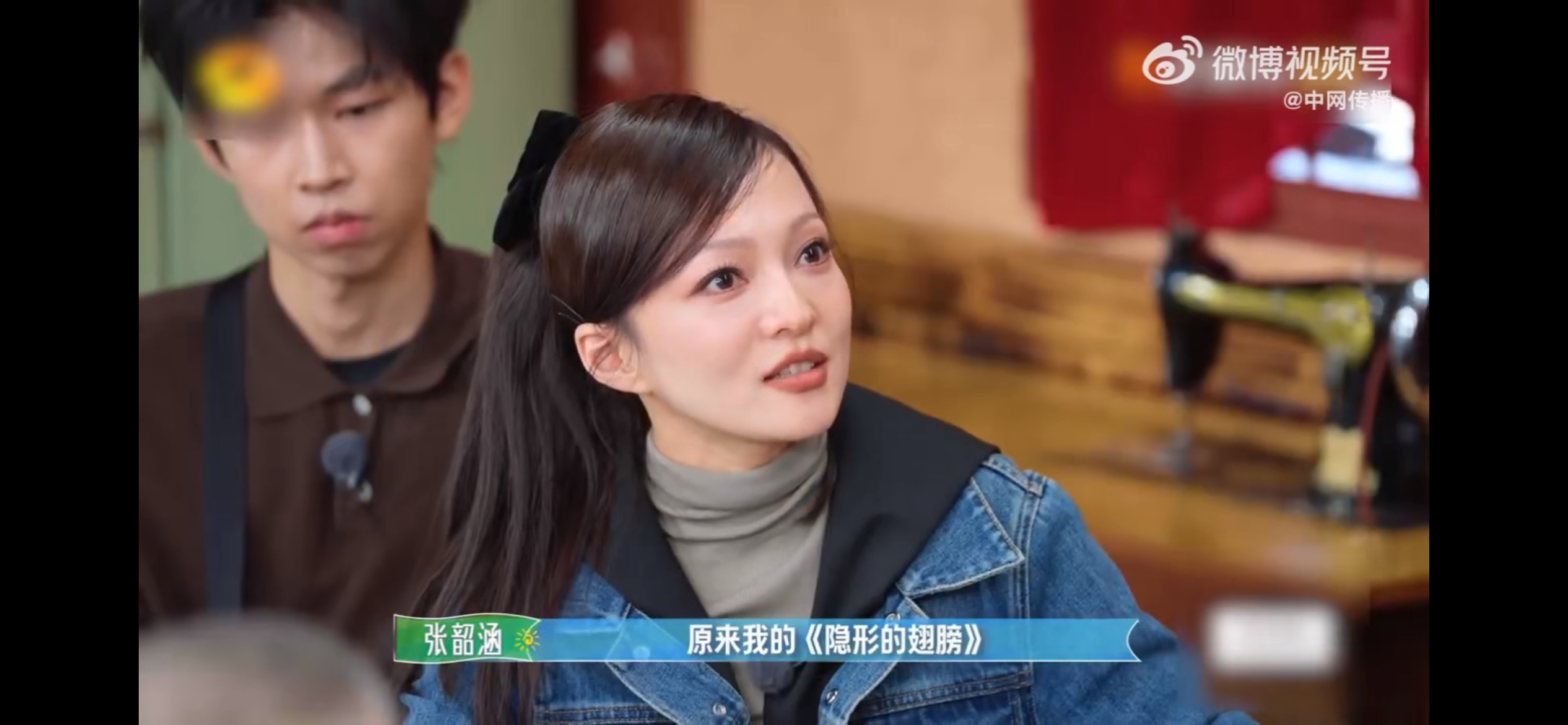 张韶涵的歌曾让残障歌迷重新站立回想起张韶涵自己一路走来，经历那么多坎坷，却始终在