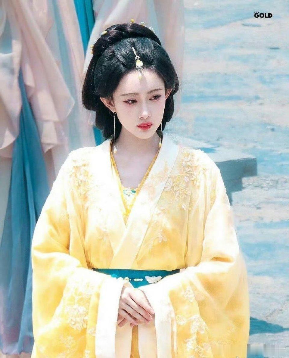 女明星鹅黄色古装妆造大赏 