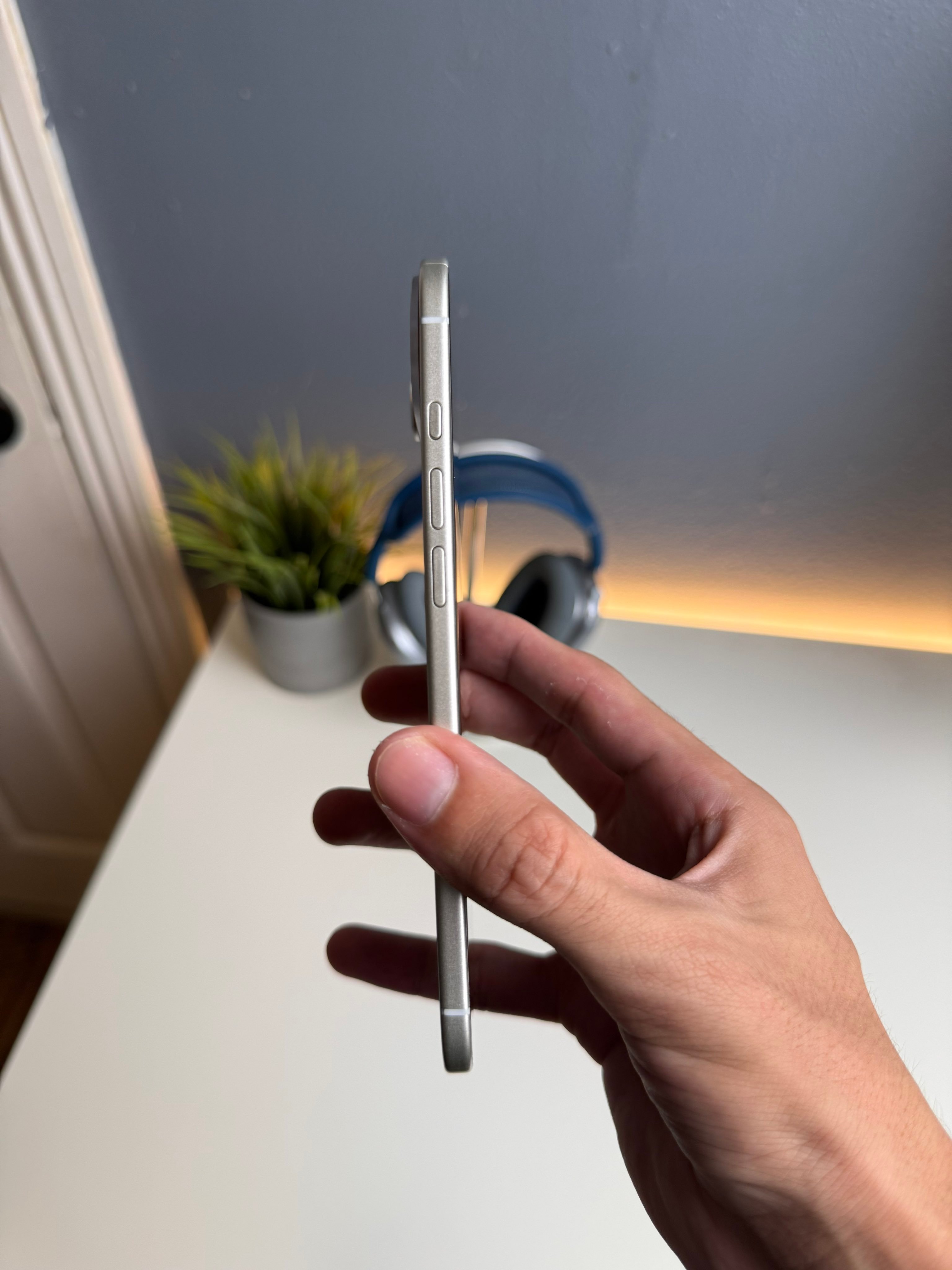 苹果发布会iPhone 17 Air 这个厚度，你们心动了吗[坏笑] ​​​