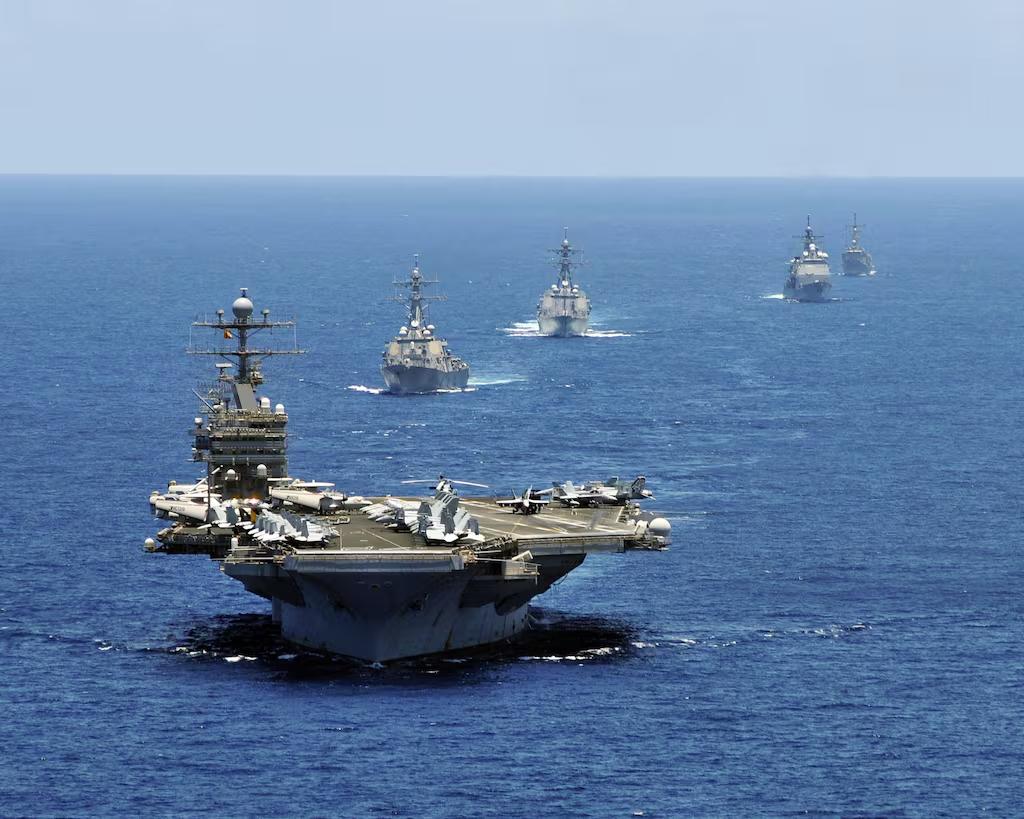 10月8日，美海军“林肯”号航母顺利回归圣迭戈海军基地321号码头。

美国防部