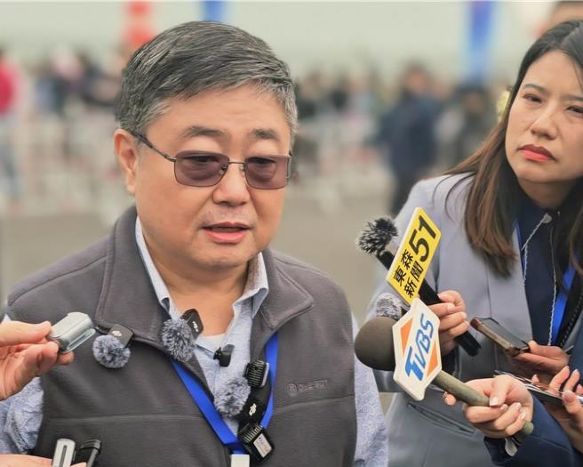 台独民代林楚茵指责退役舰长吕礼诗多次赴大陆参加珠海航展、93阅兵及海军庆典，盛赞