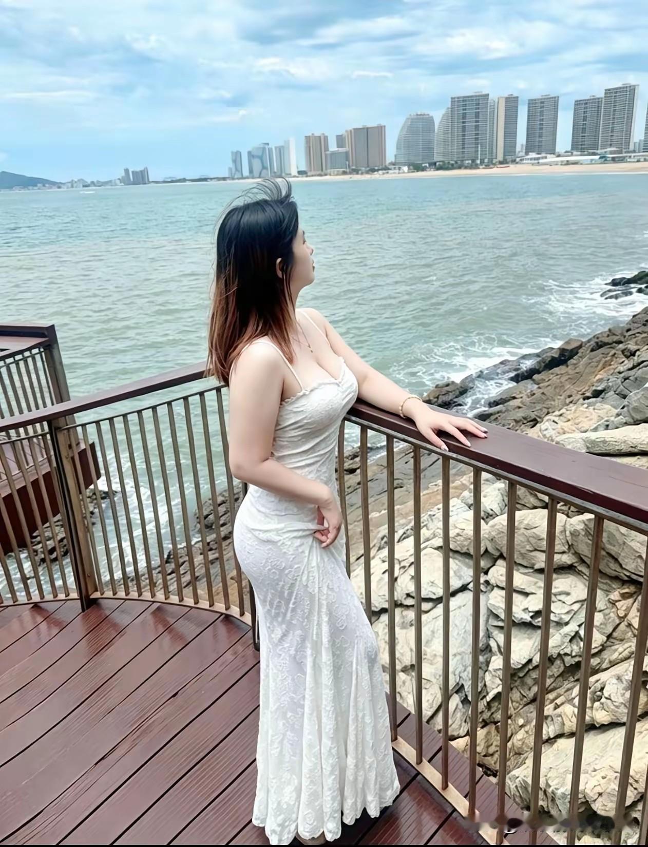 自古逢秋悲寂寥，我言秋日胜春朝。
何人不羡少年时，唯有少年不自知。
相见时难别亦