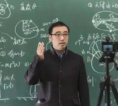 清华北大双料学霸李永乐，在北京找工作的过程中处处碰壁，外企不要他，500强也不要
