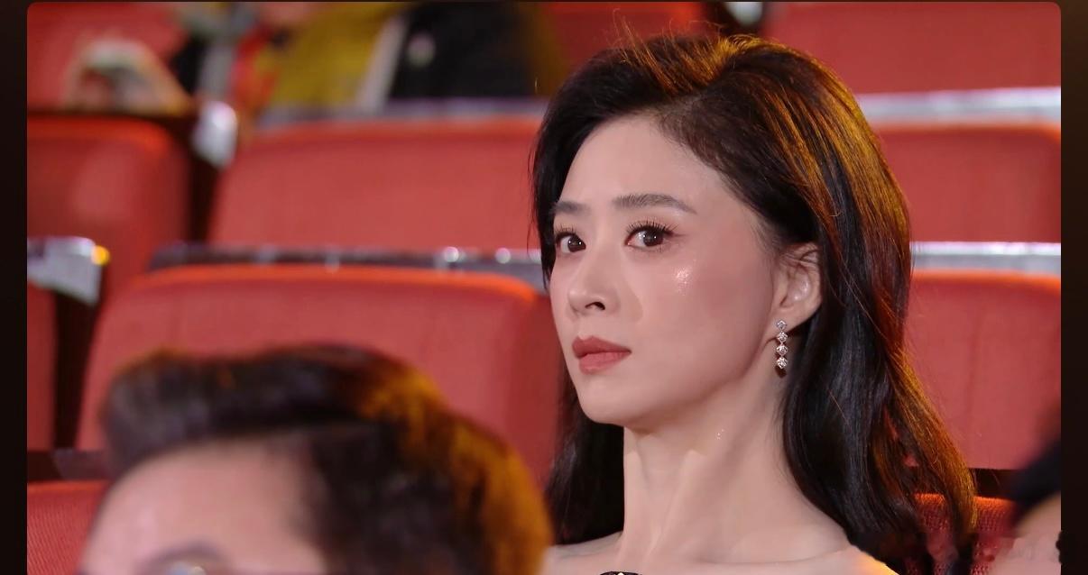 蒋欣[超话]  微博视界大会 真美丽[心][心][心][打call][打call