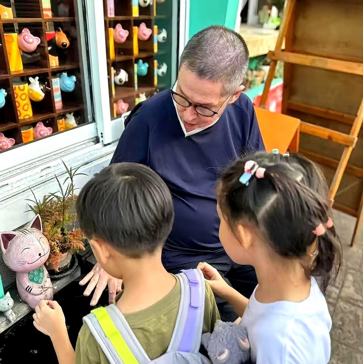 郭碧婷自己买下半山豪宅，没挂向家名。
她爸没哭没闹，就陪娃吃饭、接放学。

现实
