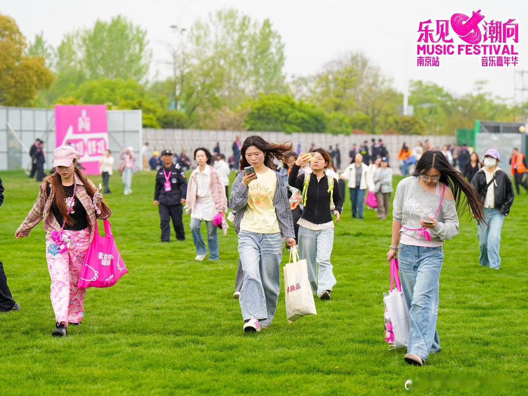 全网都在边测sbti边听音乐节南京边吹江风边蹦迪的快乐来了 快门型人格表示：连同