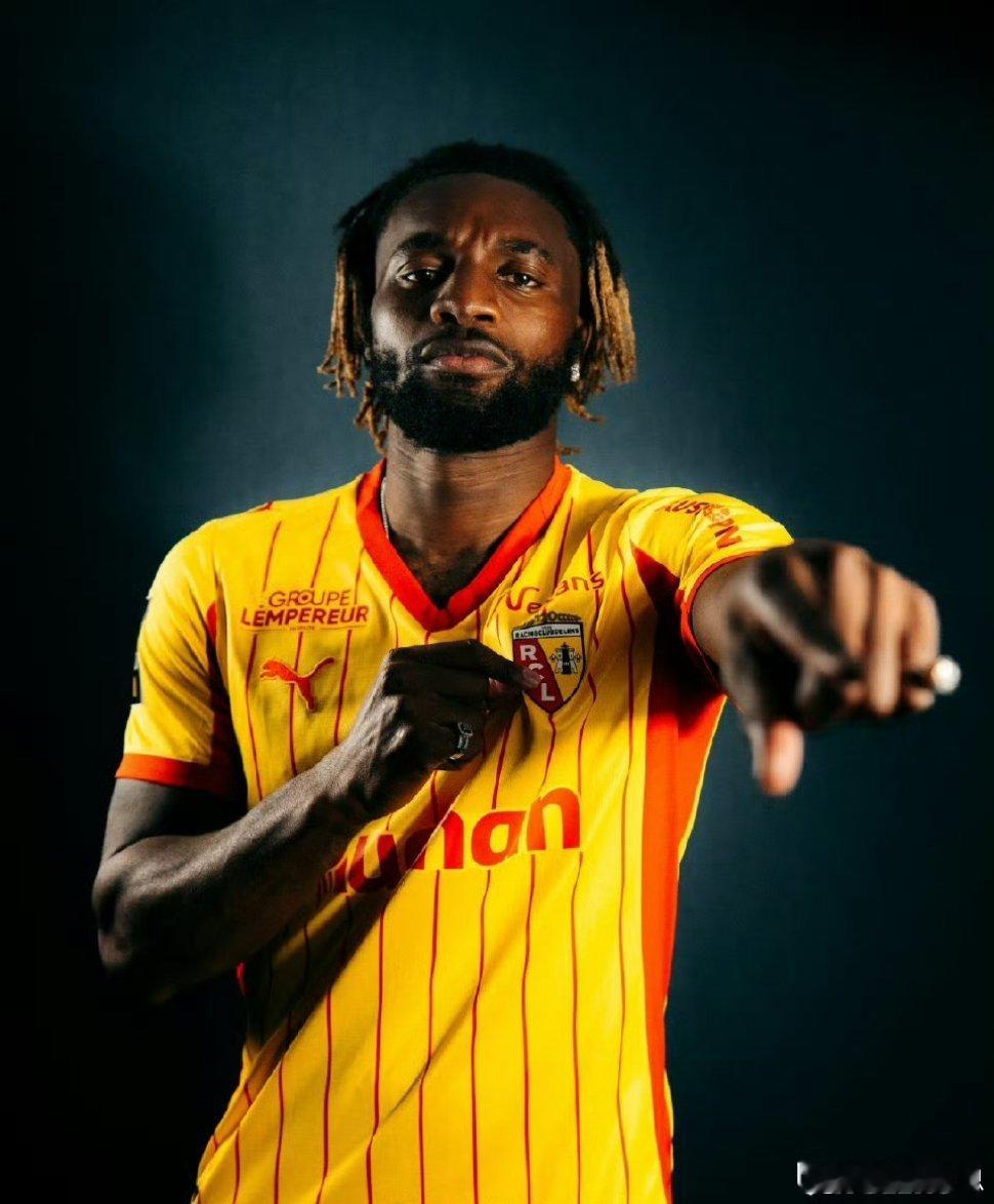 【英超过人王重返法甲】1月31日，前纽卡斯尔边锋圣马克西曼，与墨西哥球队美洲队解