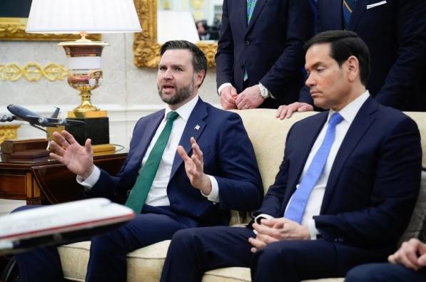 战争还没结束，特朗普政府对伊朗仓促动武的责任，该由谁来承担？
 
特朗普对伊朗不