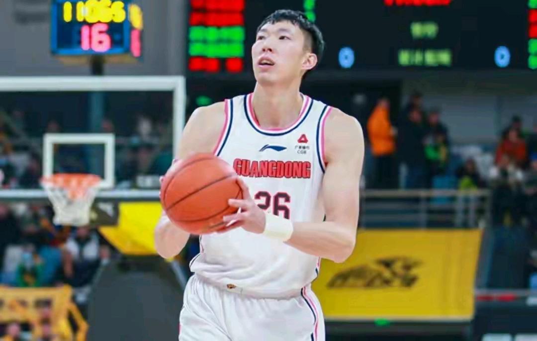 夺赛点！周琦两双&胡明轩16分 张镇麟15中3 广东反超辽宁2:1。常规赛三胜广