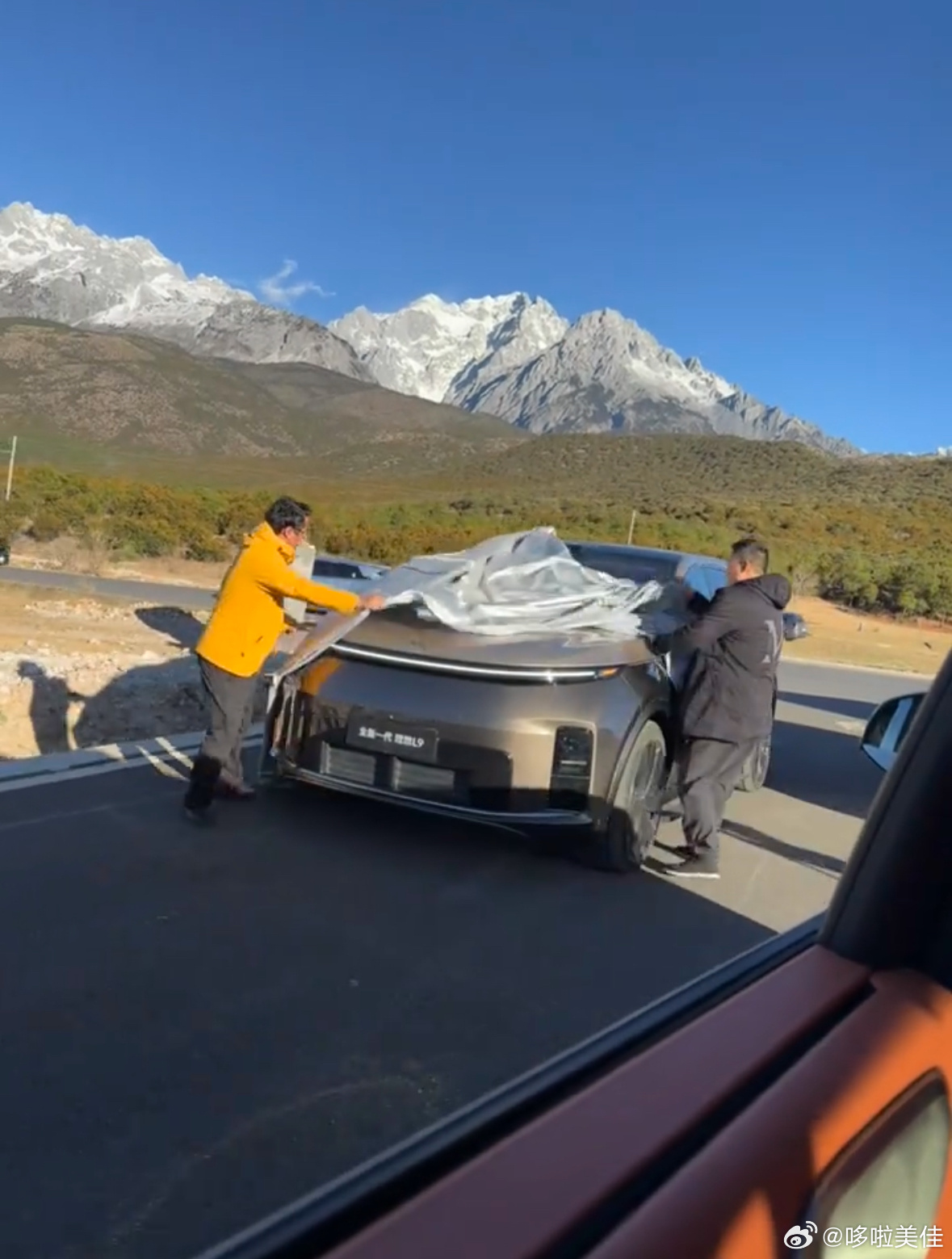 有网友偶遇到理想L9 Livis实车了，这是在拍宣传片嘛？ 