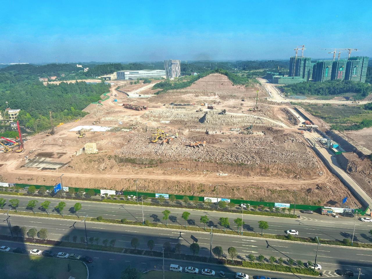 简阳高铁新城：新建楼盘进度挺快的嘛！该楼盘是简阳近几年唯一一个新开新建小区！