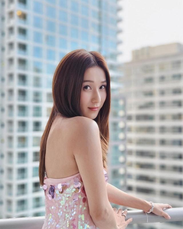 前无线（TVB）花旦钟嘉欣（Linda）在2015年闪嫁脊医老公Jeremy，婚