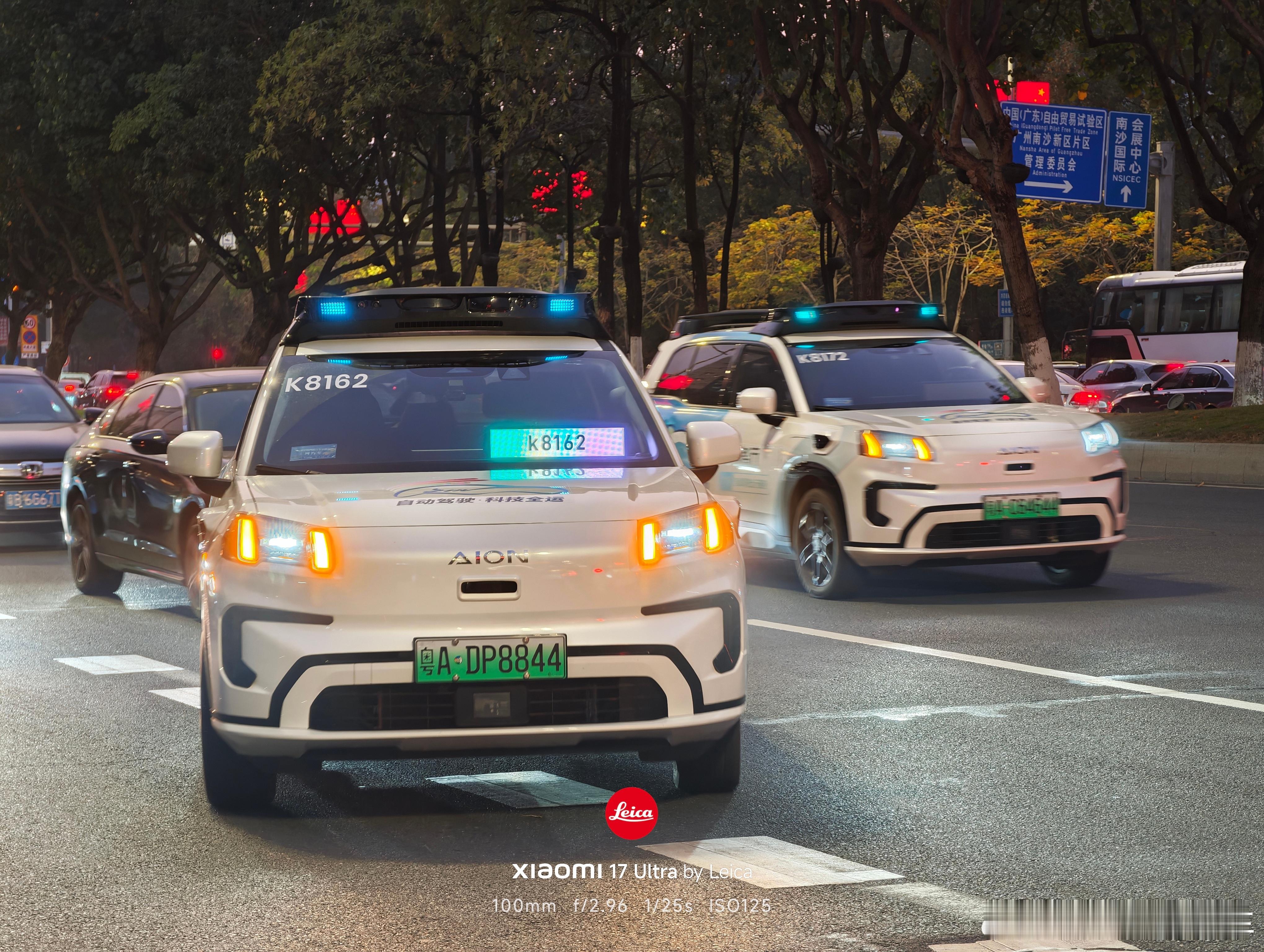 一天体验了两代无人驾驶车，因为高峰期的滴滴打不到车，所以选择了小马智行。比起驾驶