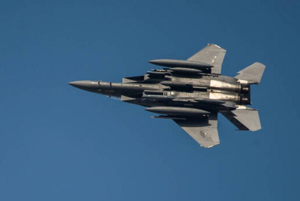 【大批美军战机从本土起飞驰援中东】

中东战事正酣，美国持续向中东增兵，美国多地