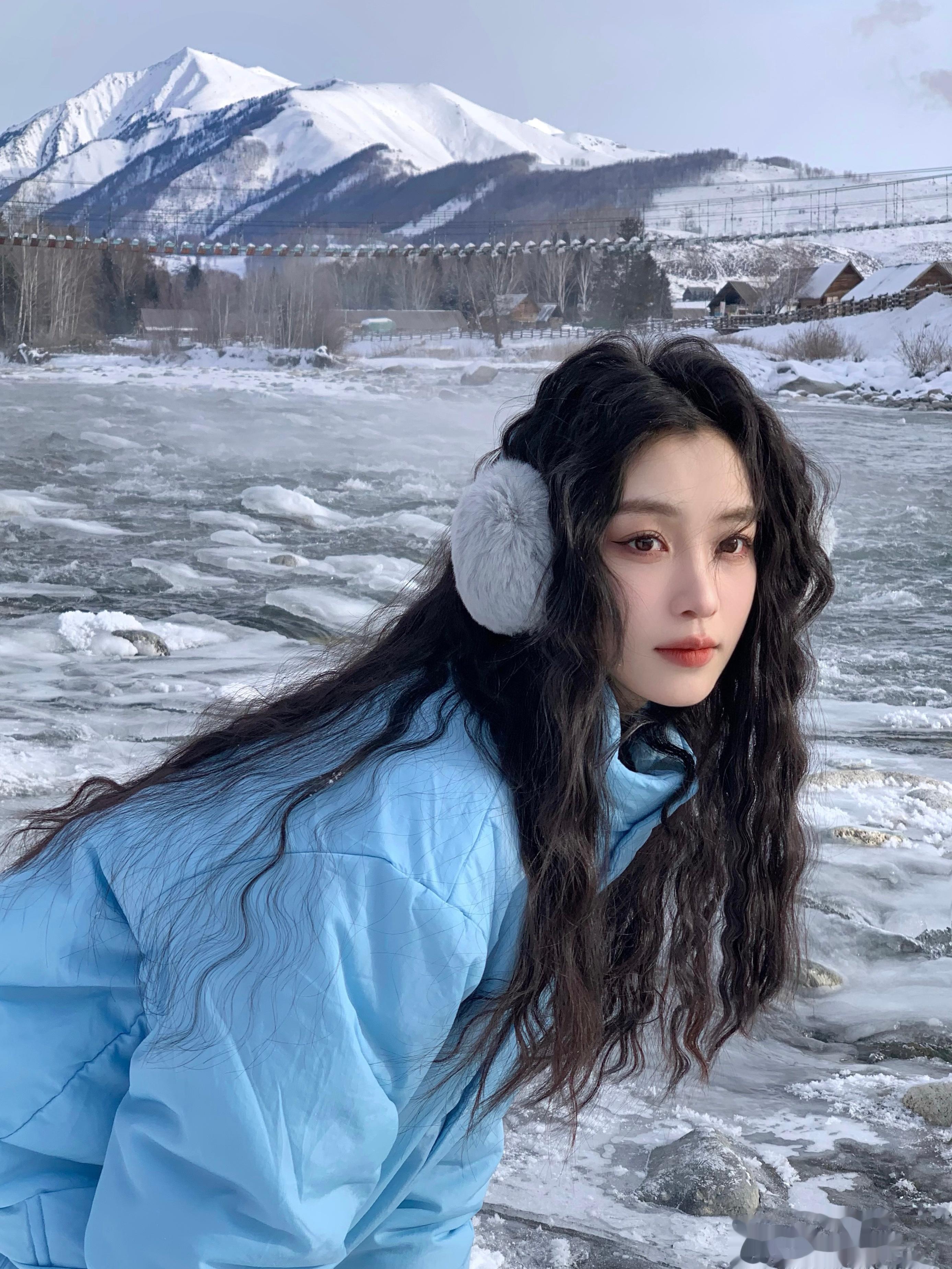 禾木的冬天 雪山在我身后 ​​​
