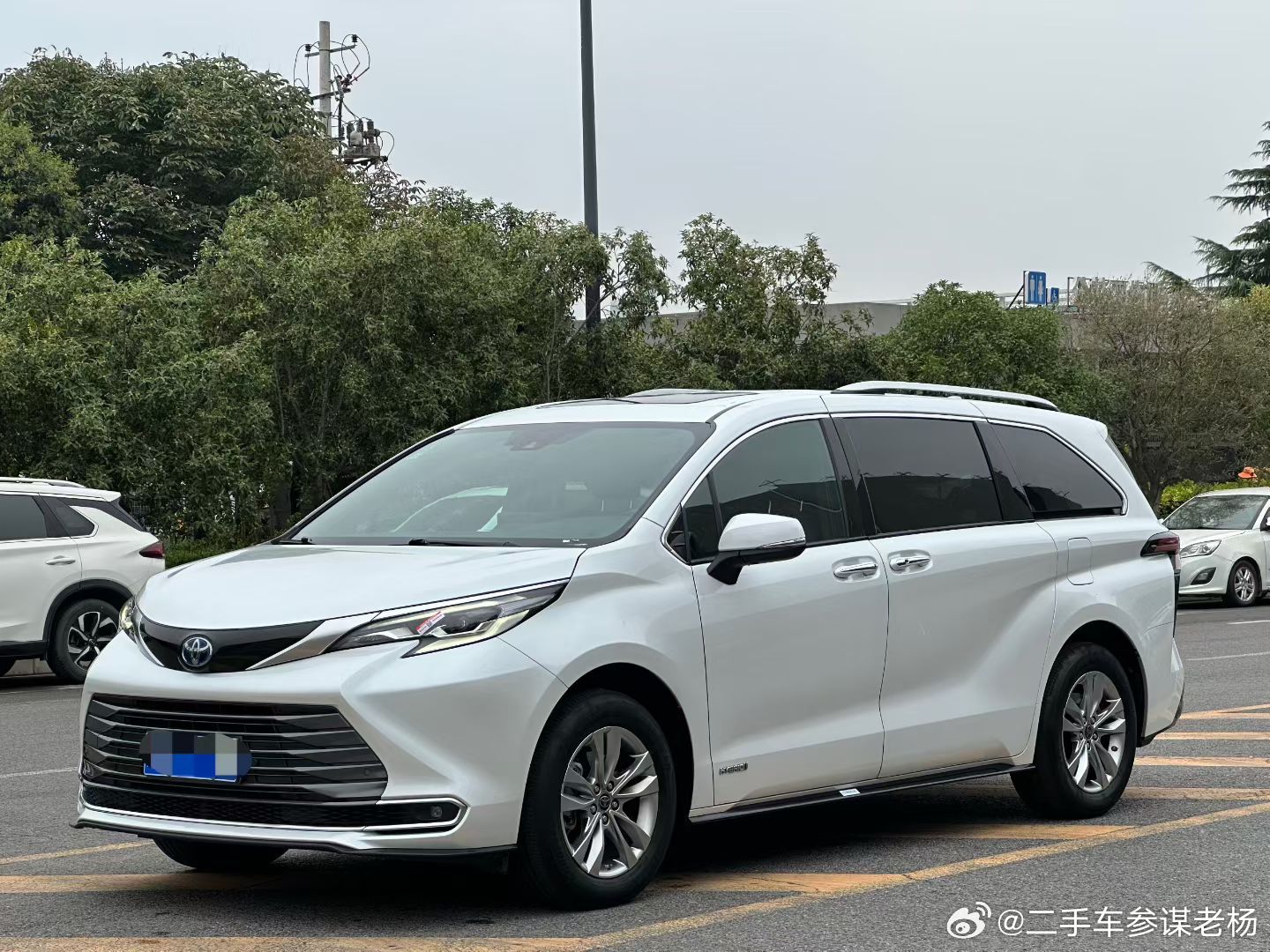最新车源：丰田塞那SIENNA​2021款2.5L混动至尊版​22年6月上户，3