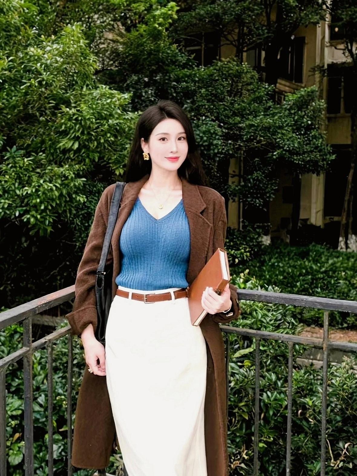 有这样的老师，你还会逃课吗？👩‍🏫📖[微风]好身材性感女神