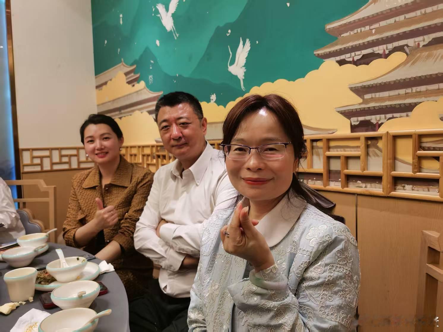 清华的EMBA，优秀的医疗界女企业家慕容总，中医隐形针灸传人郑金善小姐姐，女企业