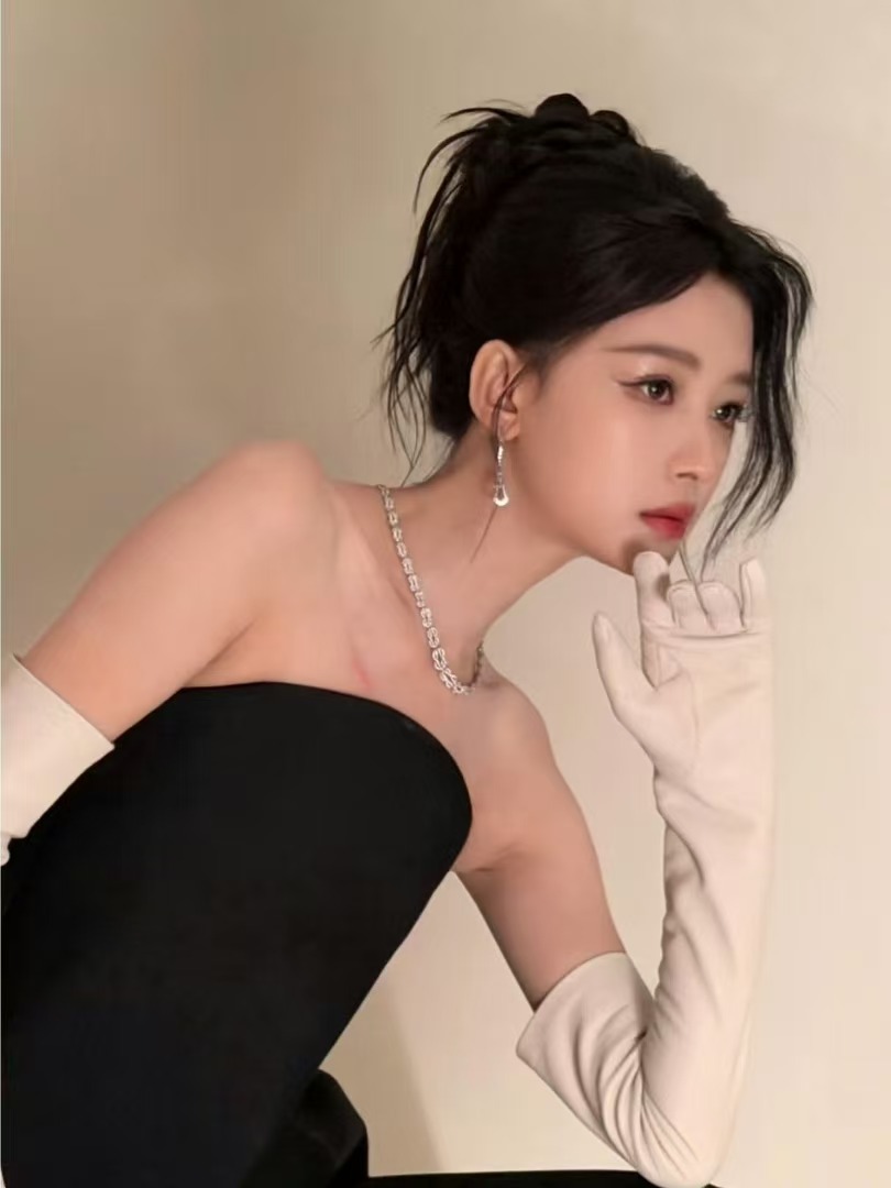 孙怡胸口怎么了关于胸口泛红的具体原因，目前尚无官方医疗回应，但综合现场情况及多方