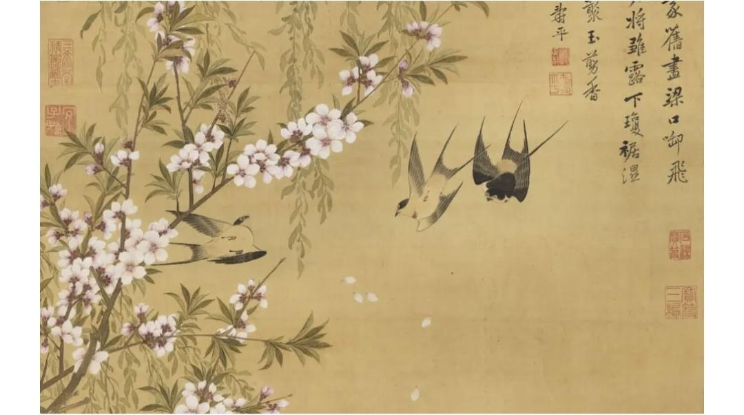 下联：风梳柳线画初成
赏析：上联“燕唤桃枝诗已醒”以燕鸣桃枝点染春意，喻诗意萌动