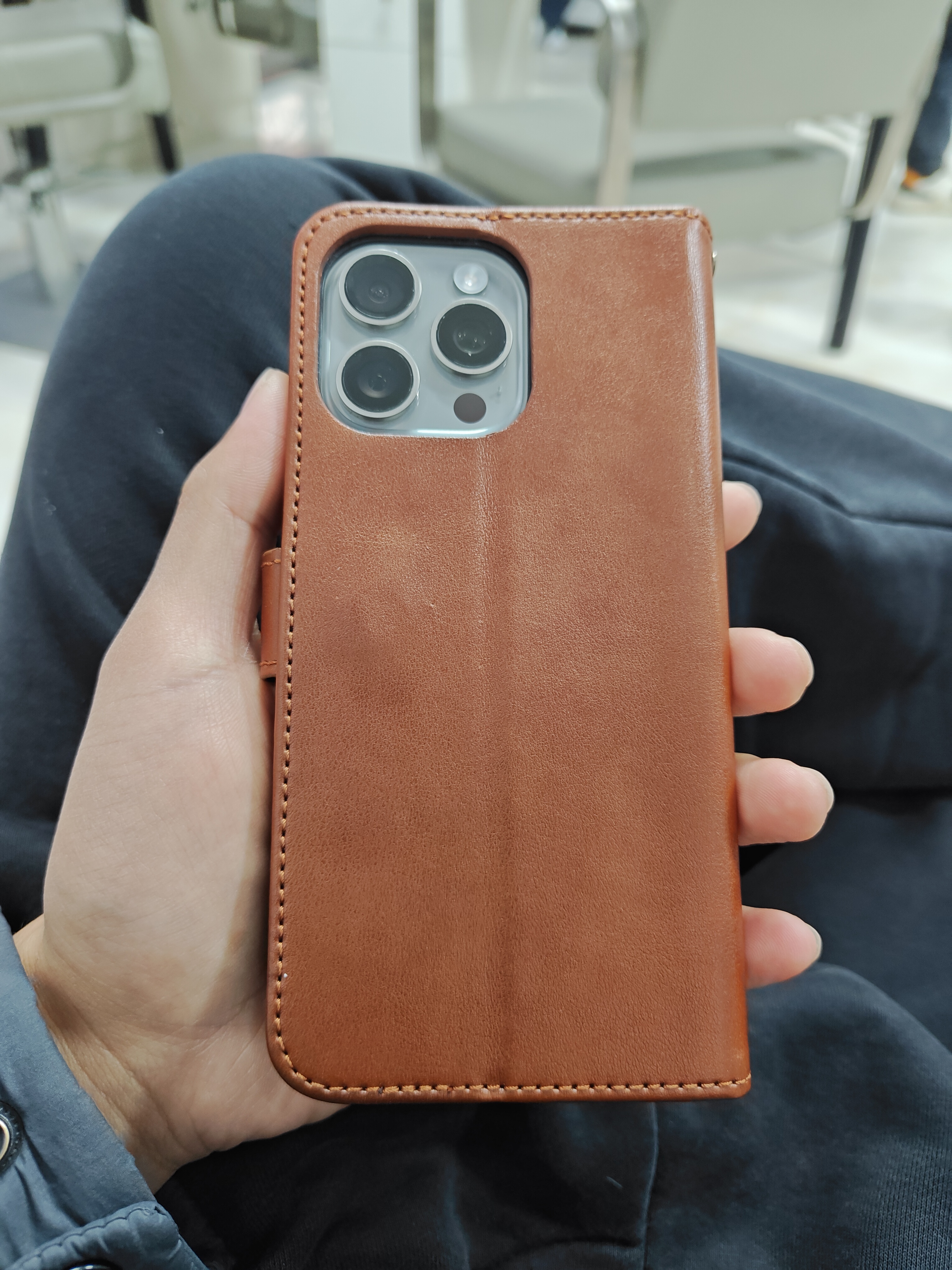 六年级老弟的手机壳，说是为了防摔 