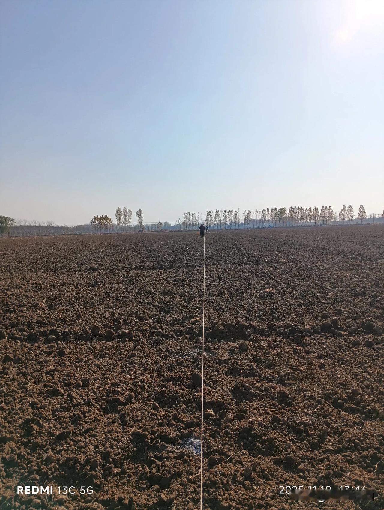 这个常引发地邻矛盾的活，你们那里叫啥？
每年耩地之前必不可少的活，俺这里叫“扯席