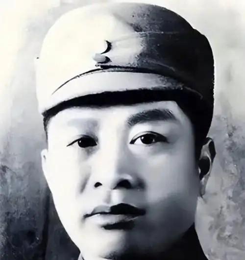 1949年，范纪曼被捕，不久后便被判处死刑！但就在行刑前的一天晚上，他突然对狱警