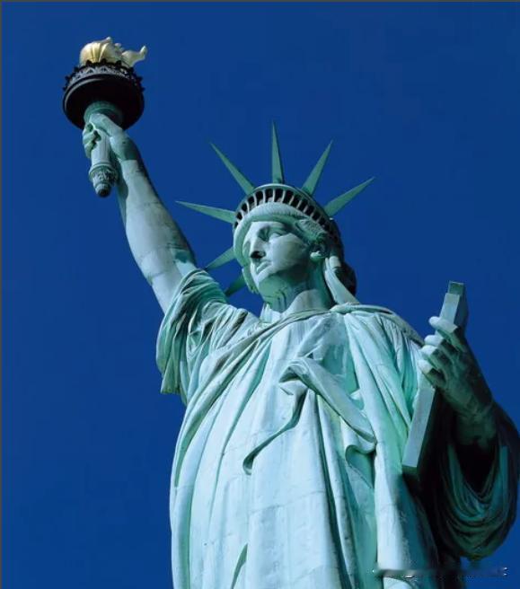 面对中国近日的军演，美国又出来指手画脚了。

特朗普说，中国不要动不动就用武力威