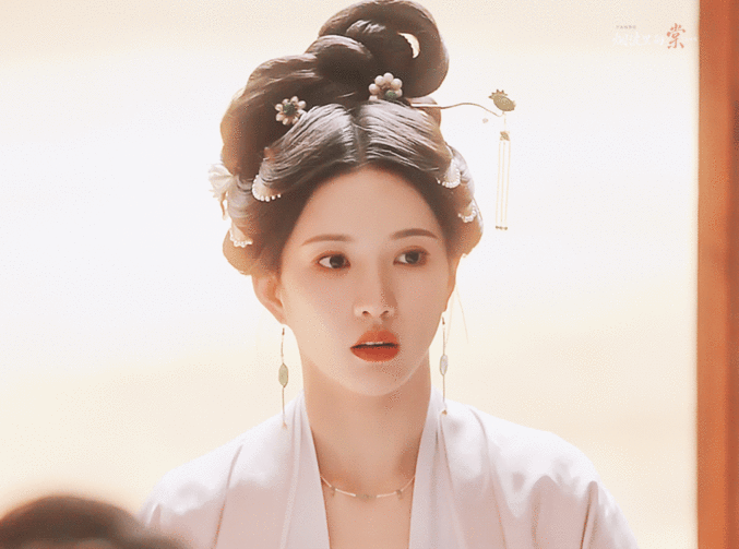 刘些宁美得我眼前一亮又一亮  家人们，看《五福临门》被刘些宁美晕！出场即惊艳，每