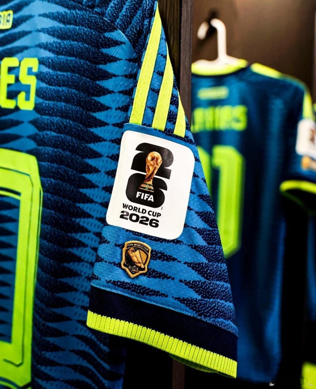 JR10J罗🇨🇴哈的金靴Logotodosconjames
