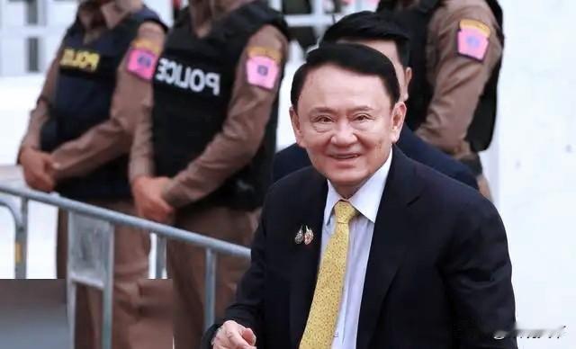 快讯！快讯！
泰国传来消息！
他信英拉柬埔寨行踪引争议！洪森紧急澄清却遭质疑，泰