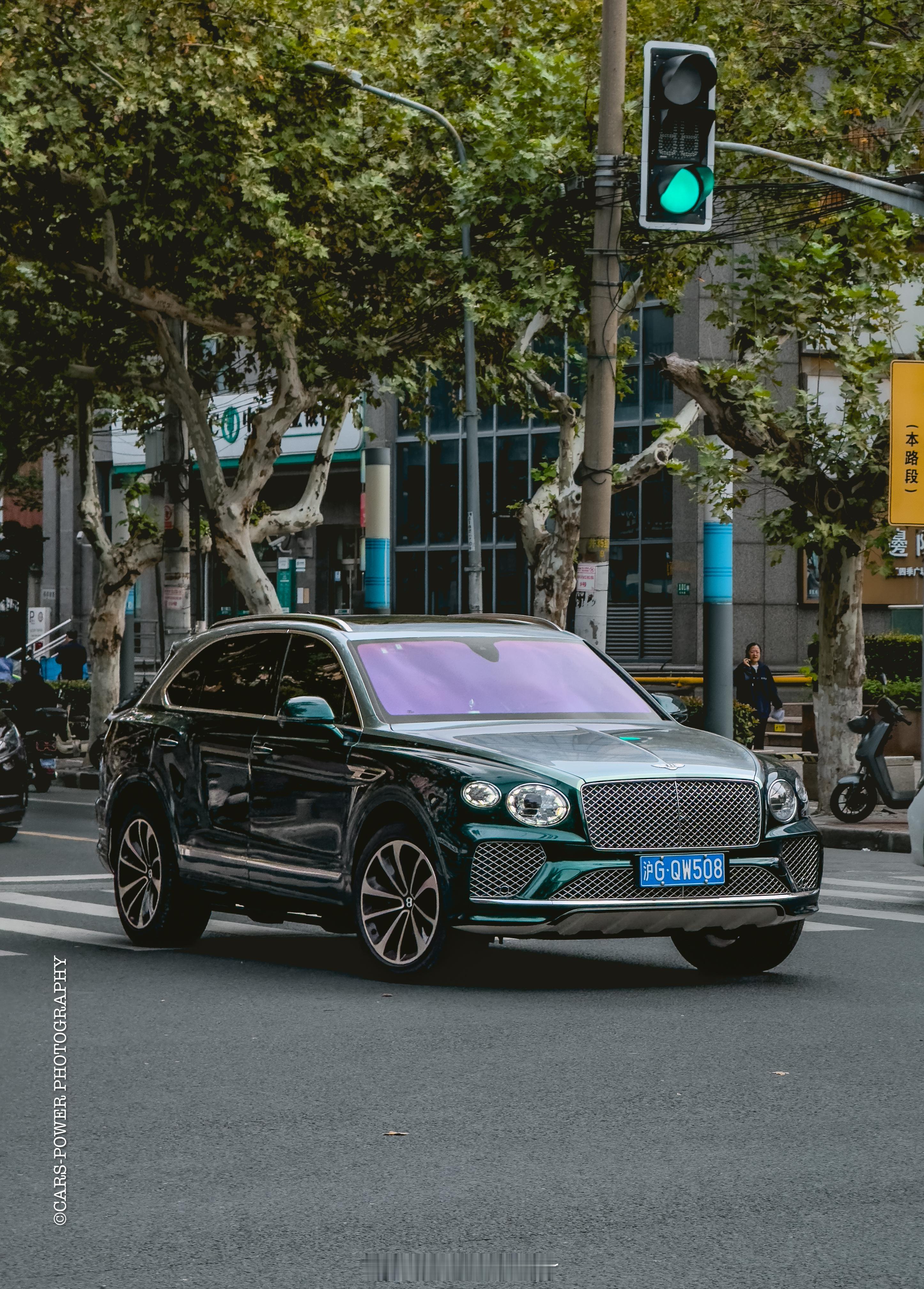 [doge]中国邮政同款配色📷📷📷宾利添越[好喜欢][好喜欢][好喜欢] 