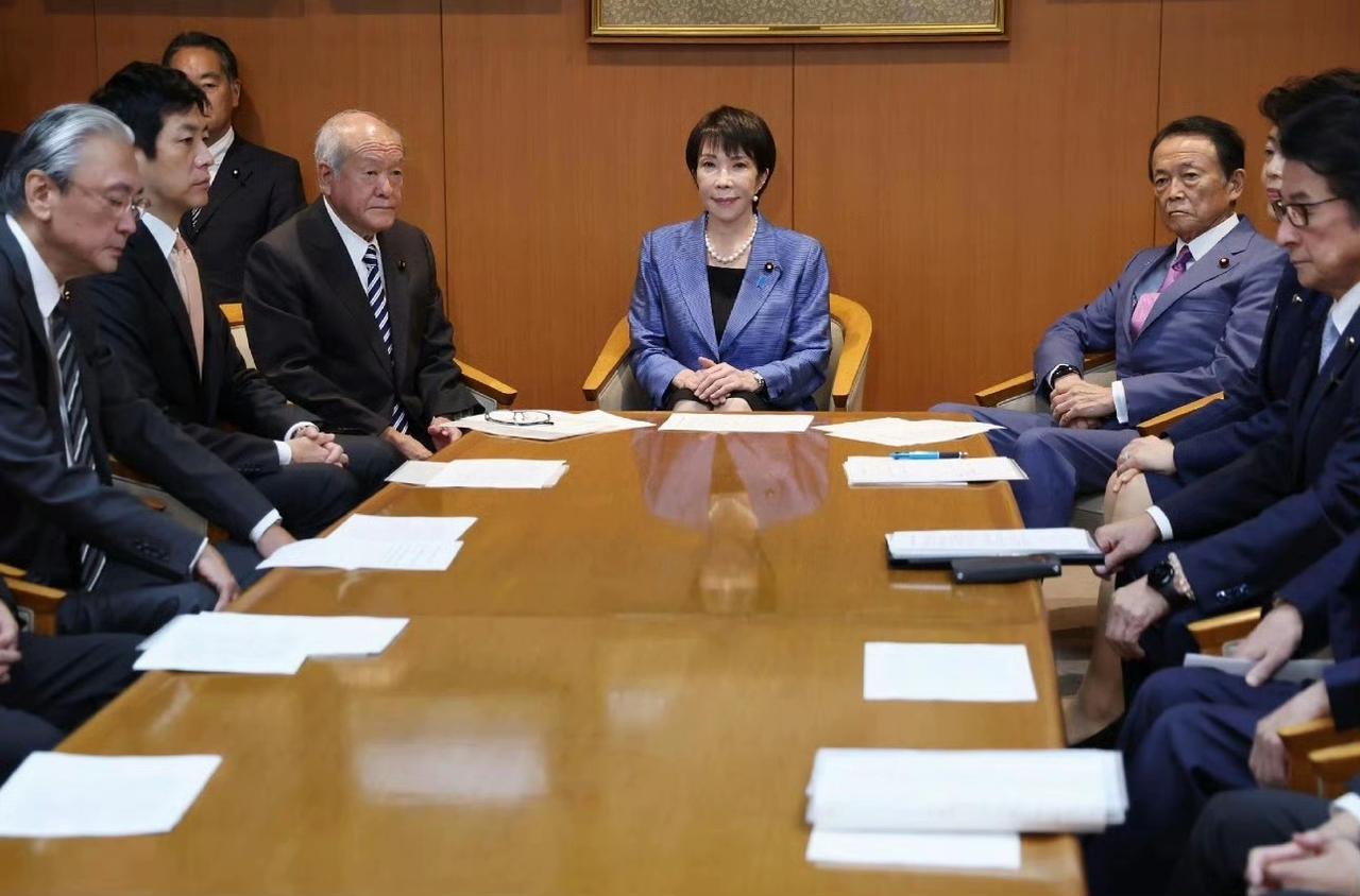 日本首相高市早苗9月17日完成上台以来首次内阁改组，在更换部分阁员的同时保留经济