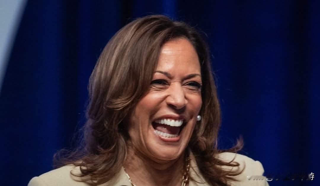 美国前副总统卡玛拉·哈里斯表示，嘲笑她独特的笑声是性别歧视行为。她最近在一档播客