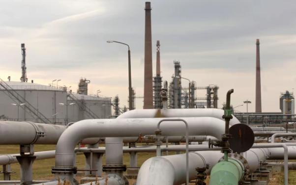 最近乌克兰和匈牙利算是彻底撕破脸了，两国因为一条能源管道的事，闹到水火不容的地步