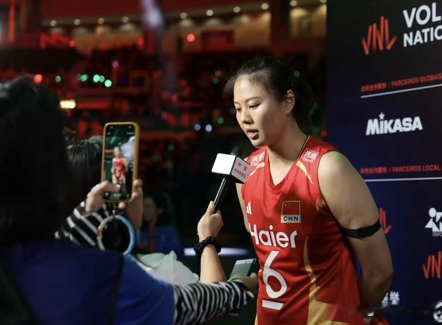 中国女排期中考试收官，世界女排联赛第四名结束，从南京站、到安卡拉站、到香港站，再
