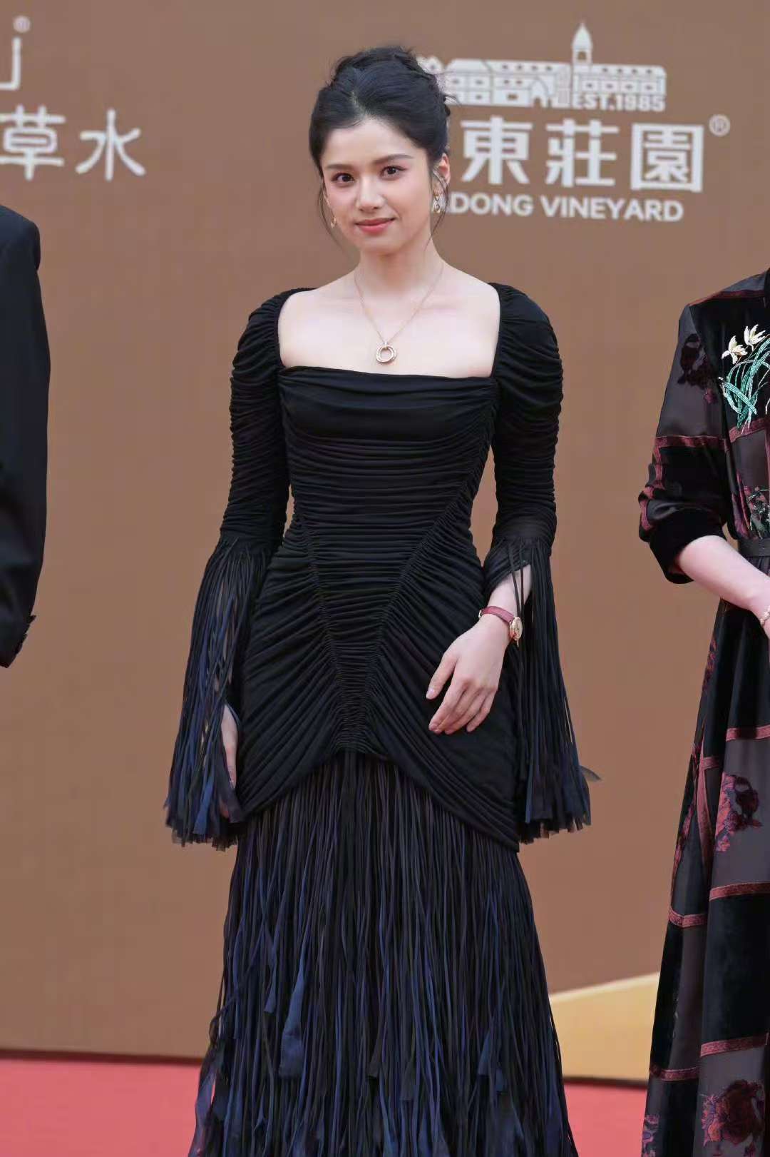 张婧仪气质完全是legend张婧仪优雅黑天鹅天呐 美成啥了[哇][哇] 张婧仪[