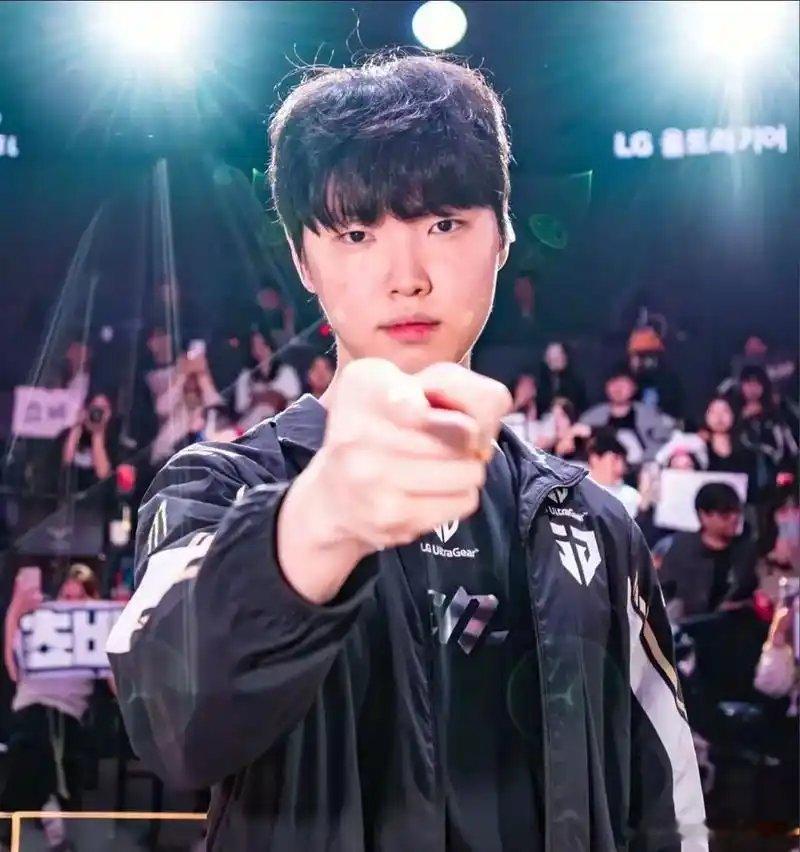 GEN对战KTchovy状态 谁能想到，大超儒了三星被一脚踢死了明天滔博哥会怎么